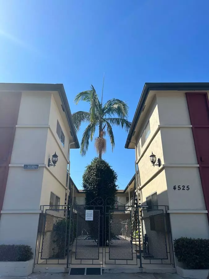 2 Beds • 1 Bath A floor plan