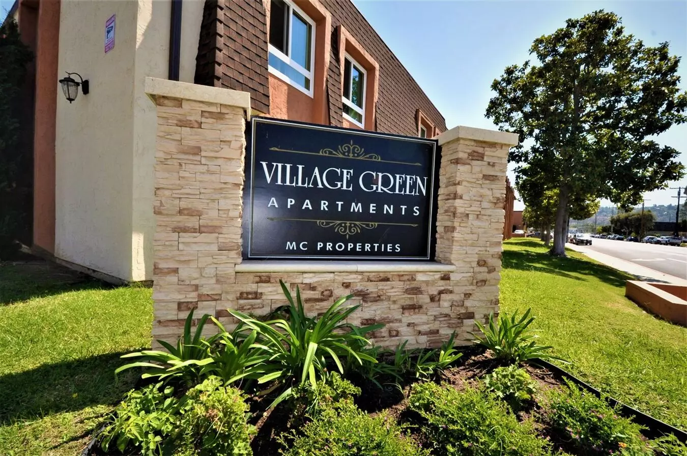 2 Beds • 1 Bath 743-54 floor plan