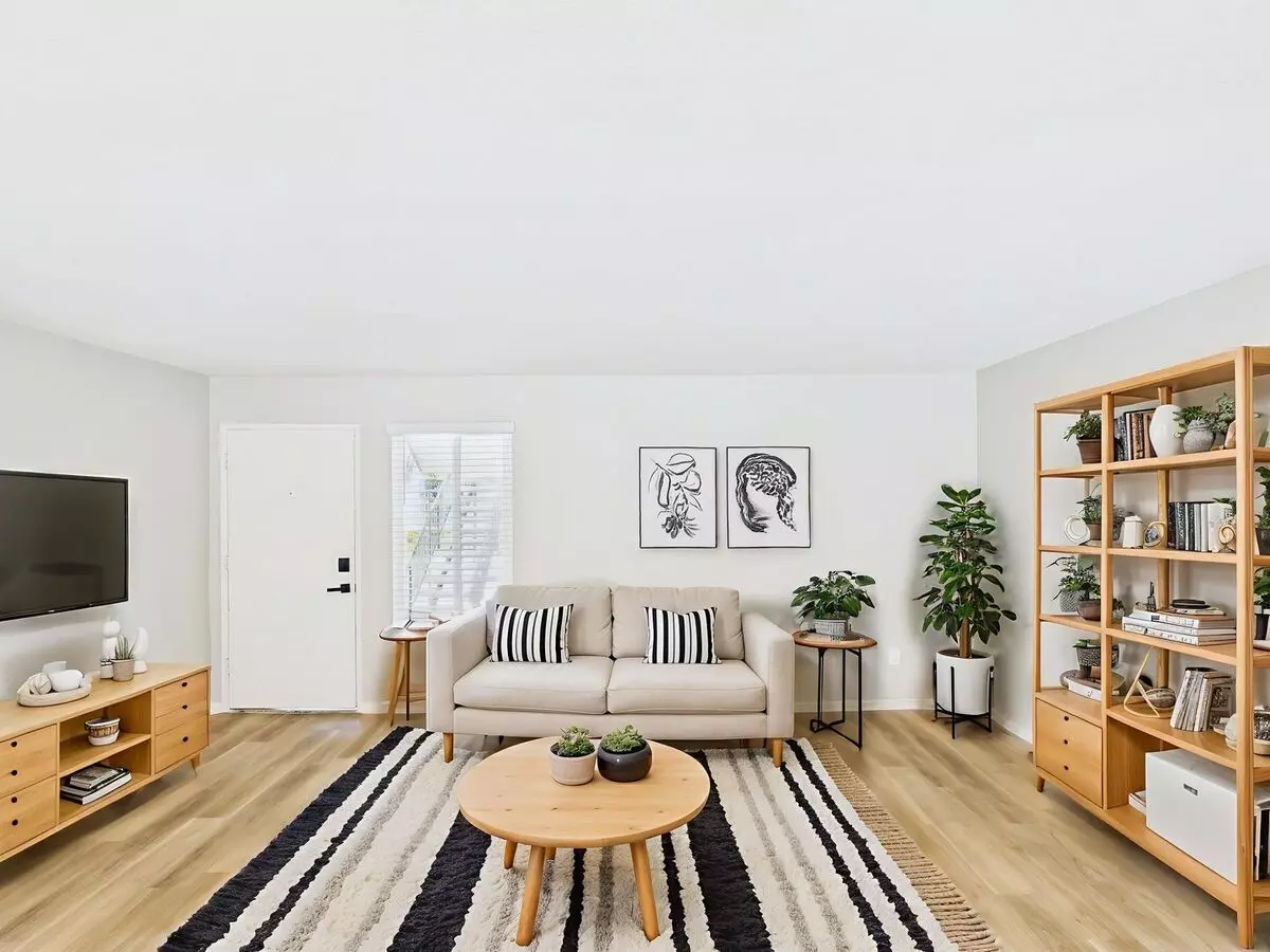 2 Beds • 1 Bath 07 floor plan