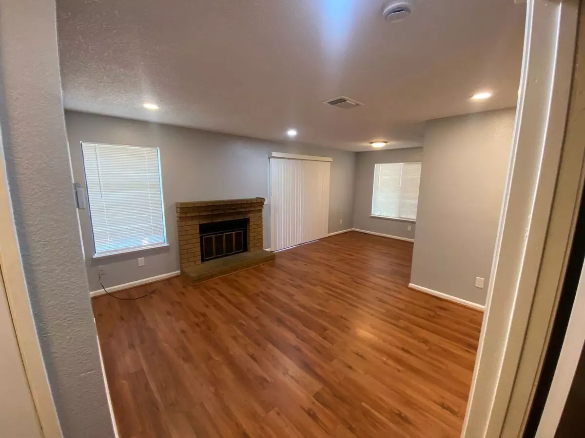 2 Beds • 1 Bath - floor plan