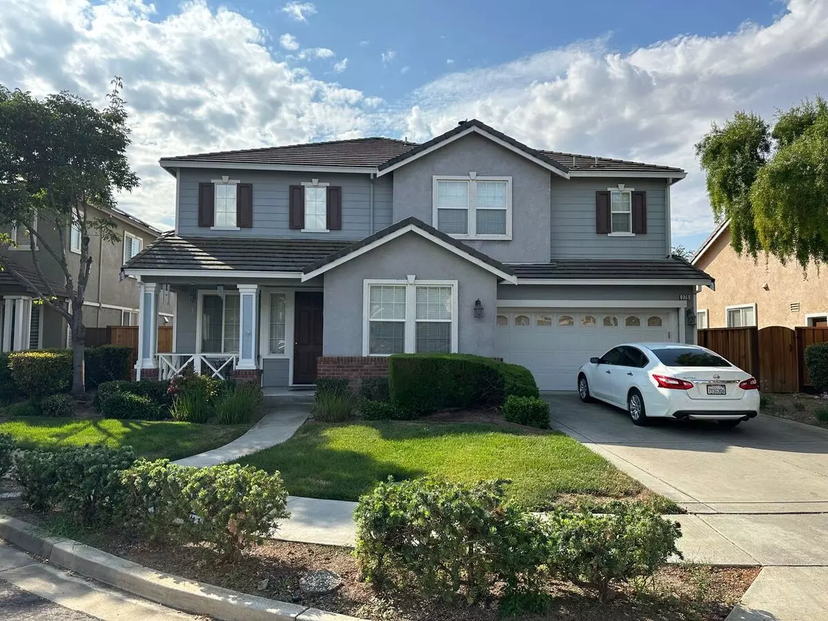 4 Beds • 3 Bath - floor plan