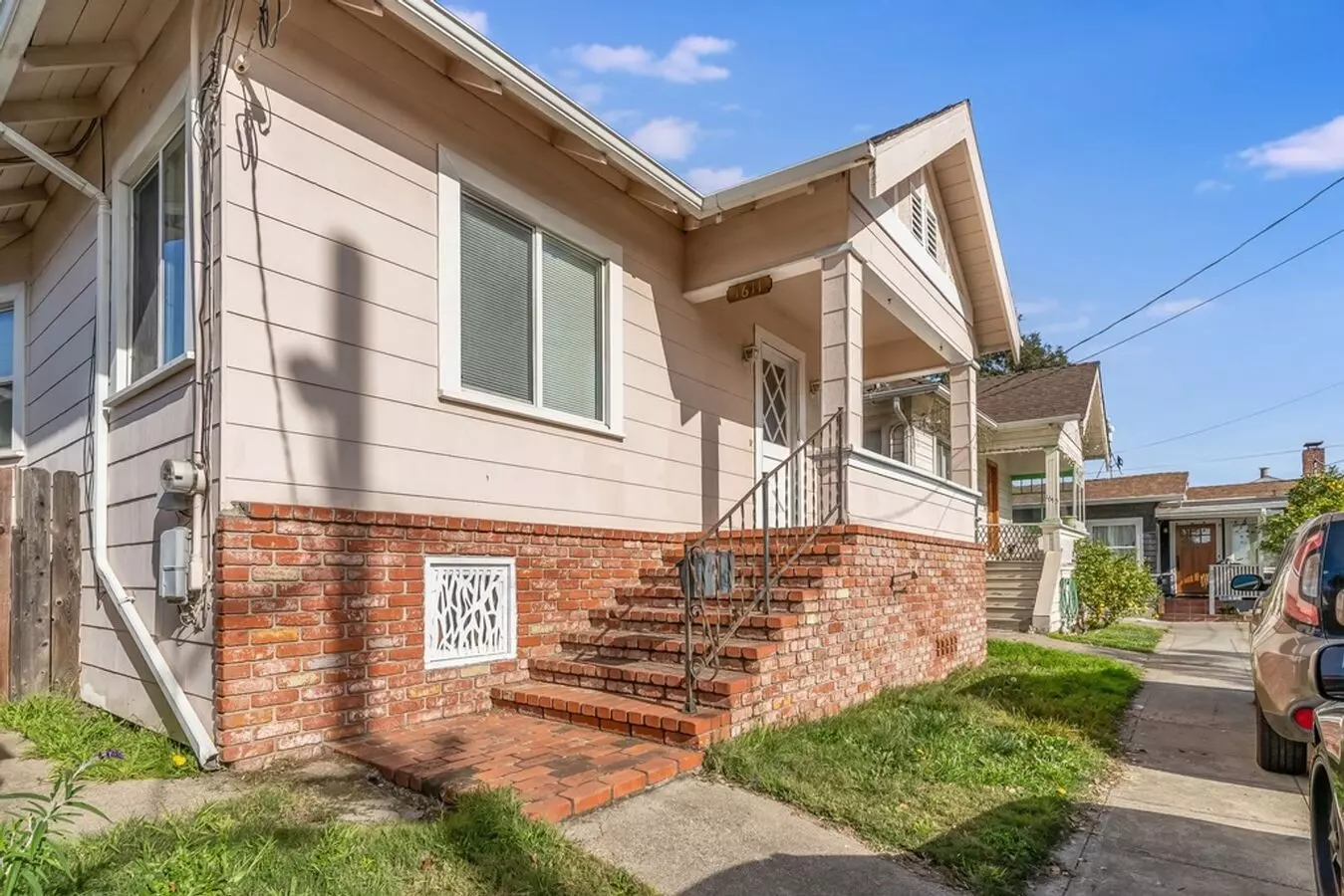 2 Beds • 1 Bath - floor plan