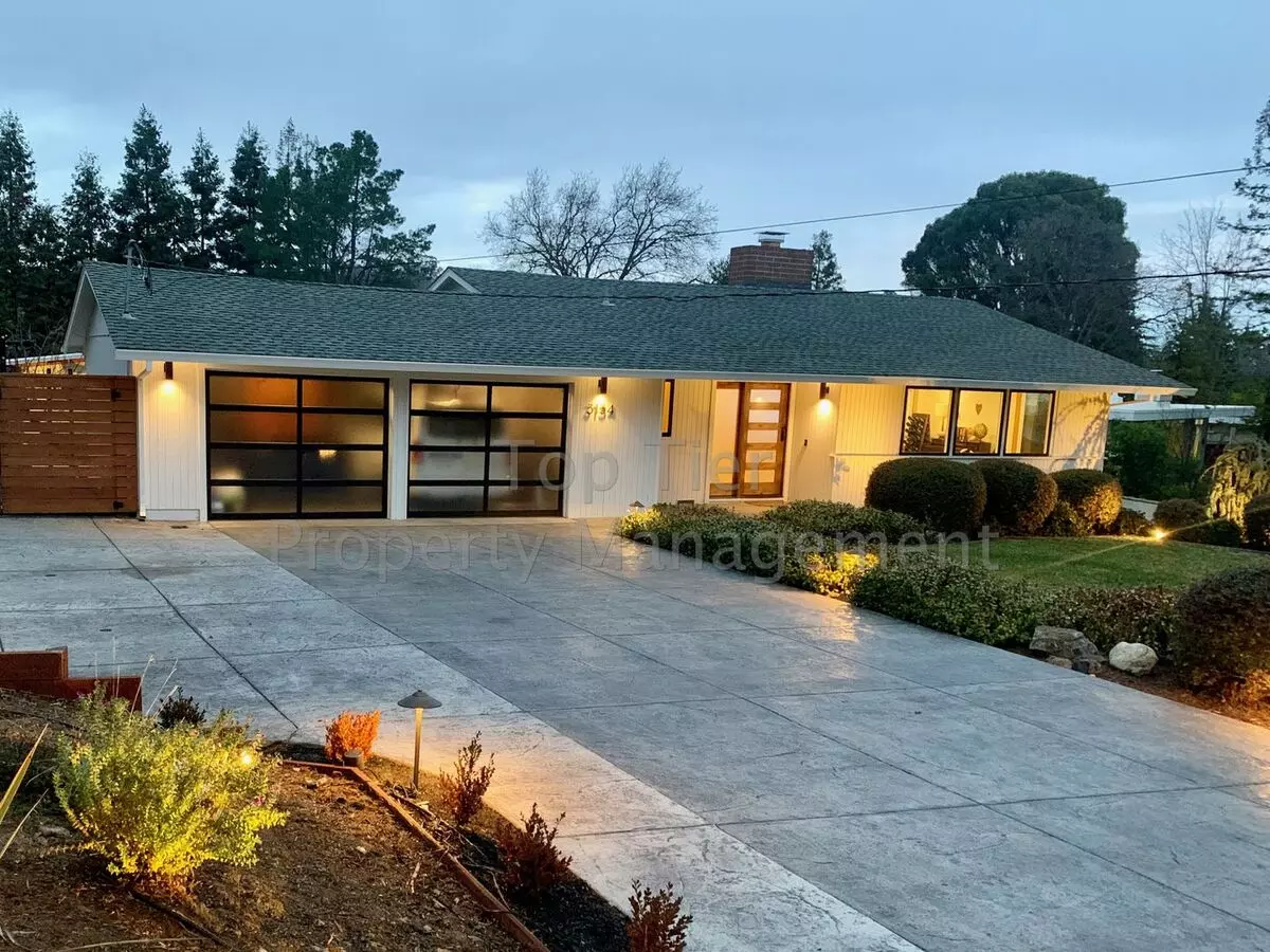 3 Beds • 2 Bath floor plan