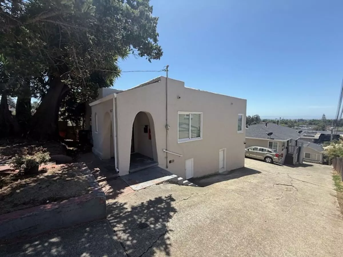 3 Beds • 1 Bath 8117 floor plan