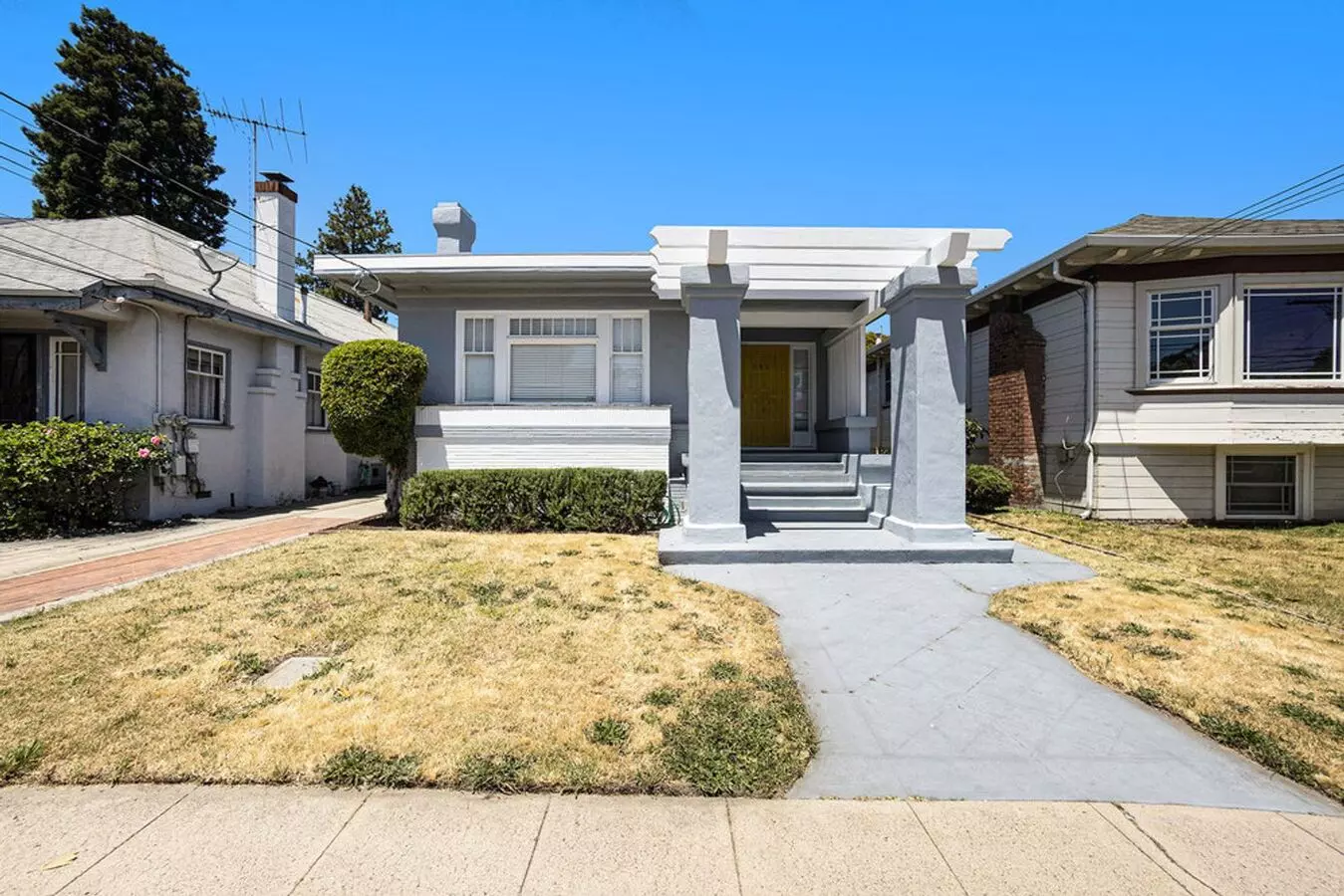 2 Beds • 1 Bath - floor plan