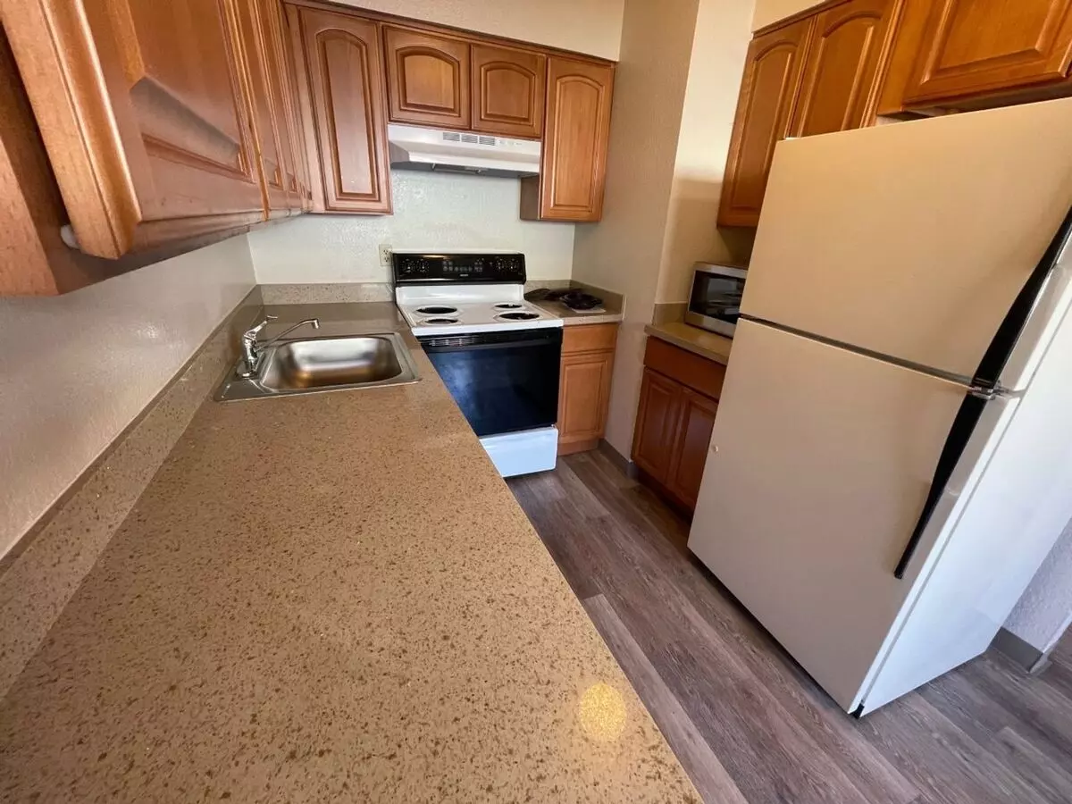 2 Beds • 1 Bath 6 floor plan