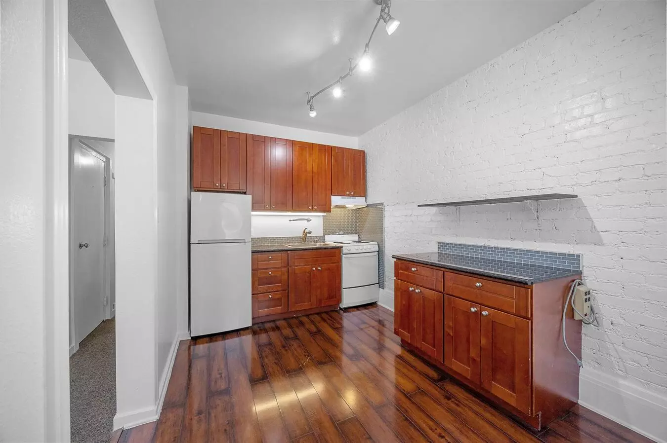 2 Beds • 1 Bath 302 floor plan