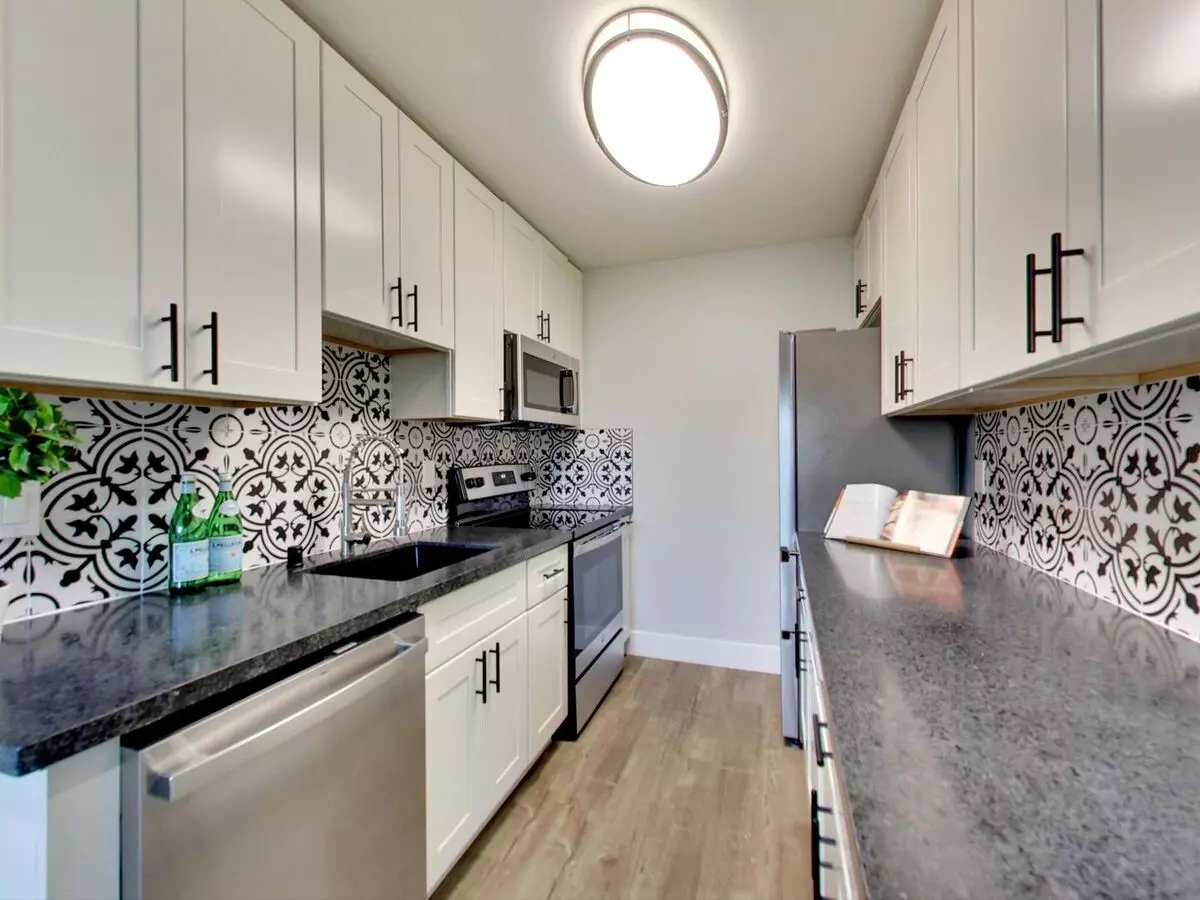 2 Beds • 1 Bath 05 floor plan