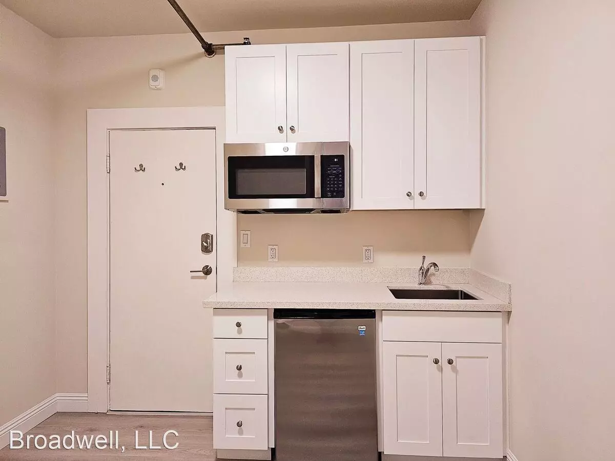 Studio • 1 Bath 32 floor plan
