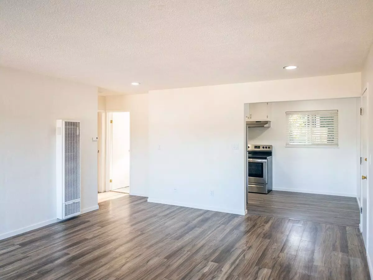 2 Beds • 1 Bath 03 floor plan