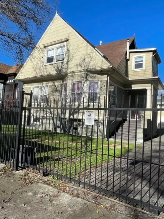 2 Beds • 1 Bath Unit3 floor plan