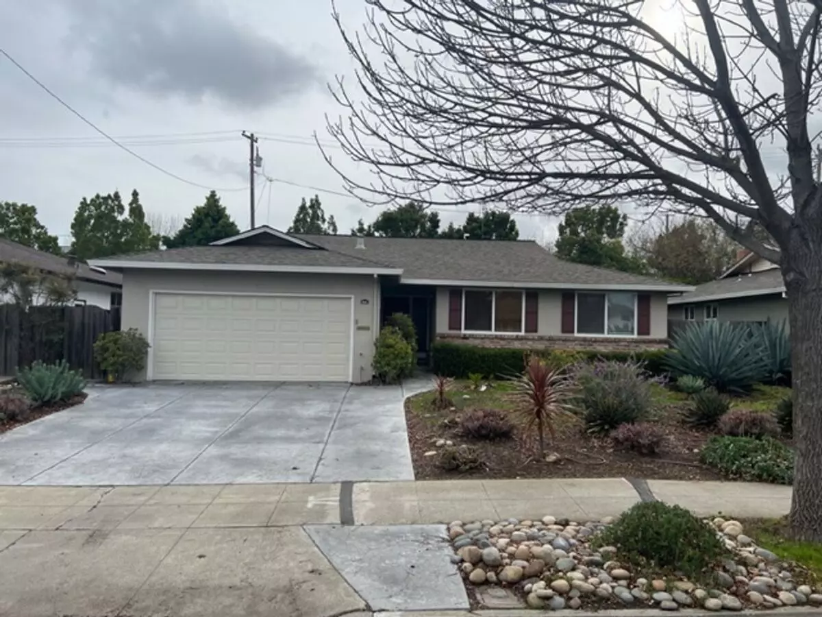 3 Beds • 2 Bath floor plan