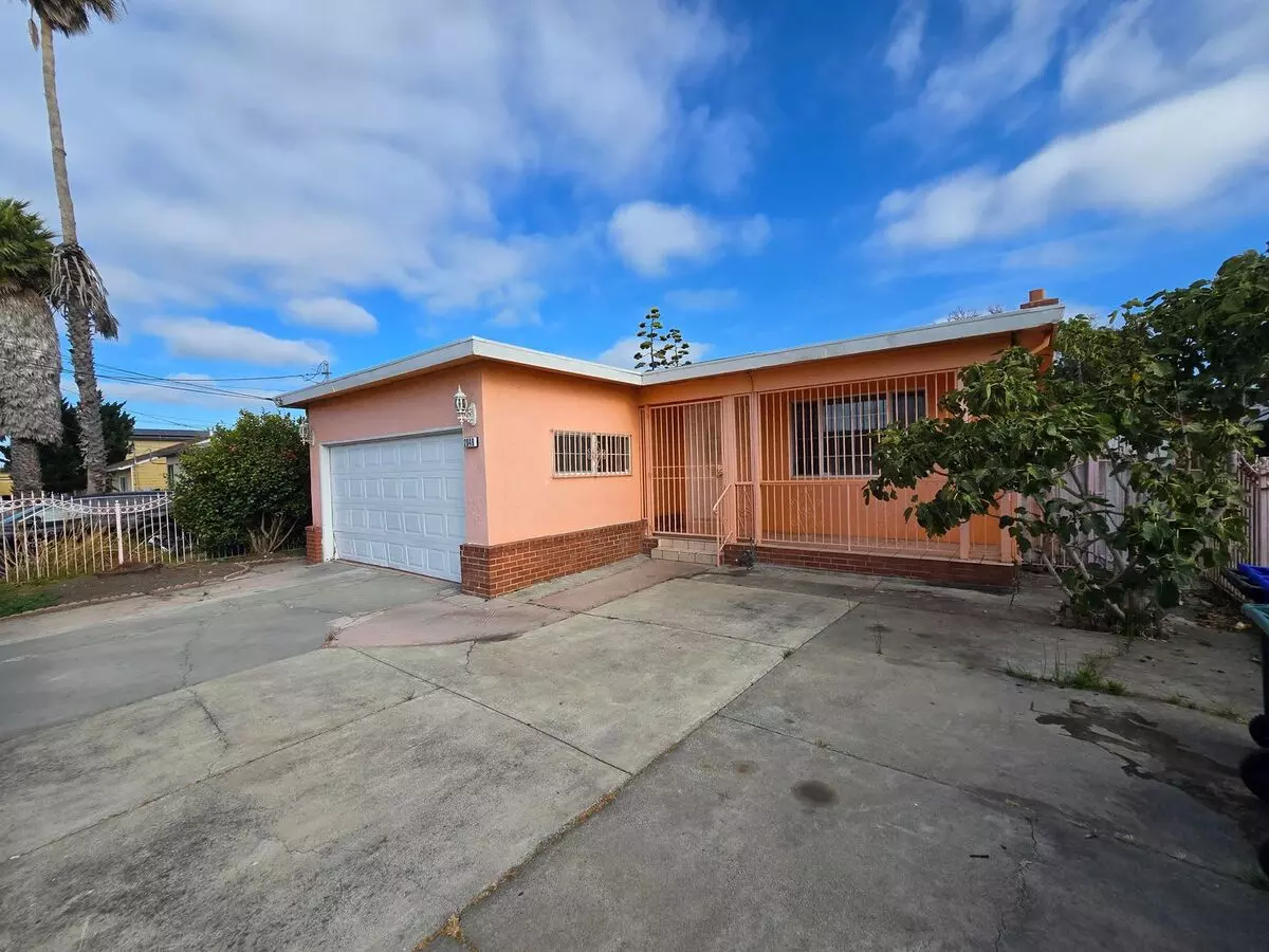 3 Beds • 1 Bath - floor plan