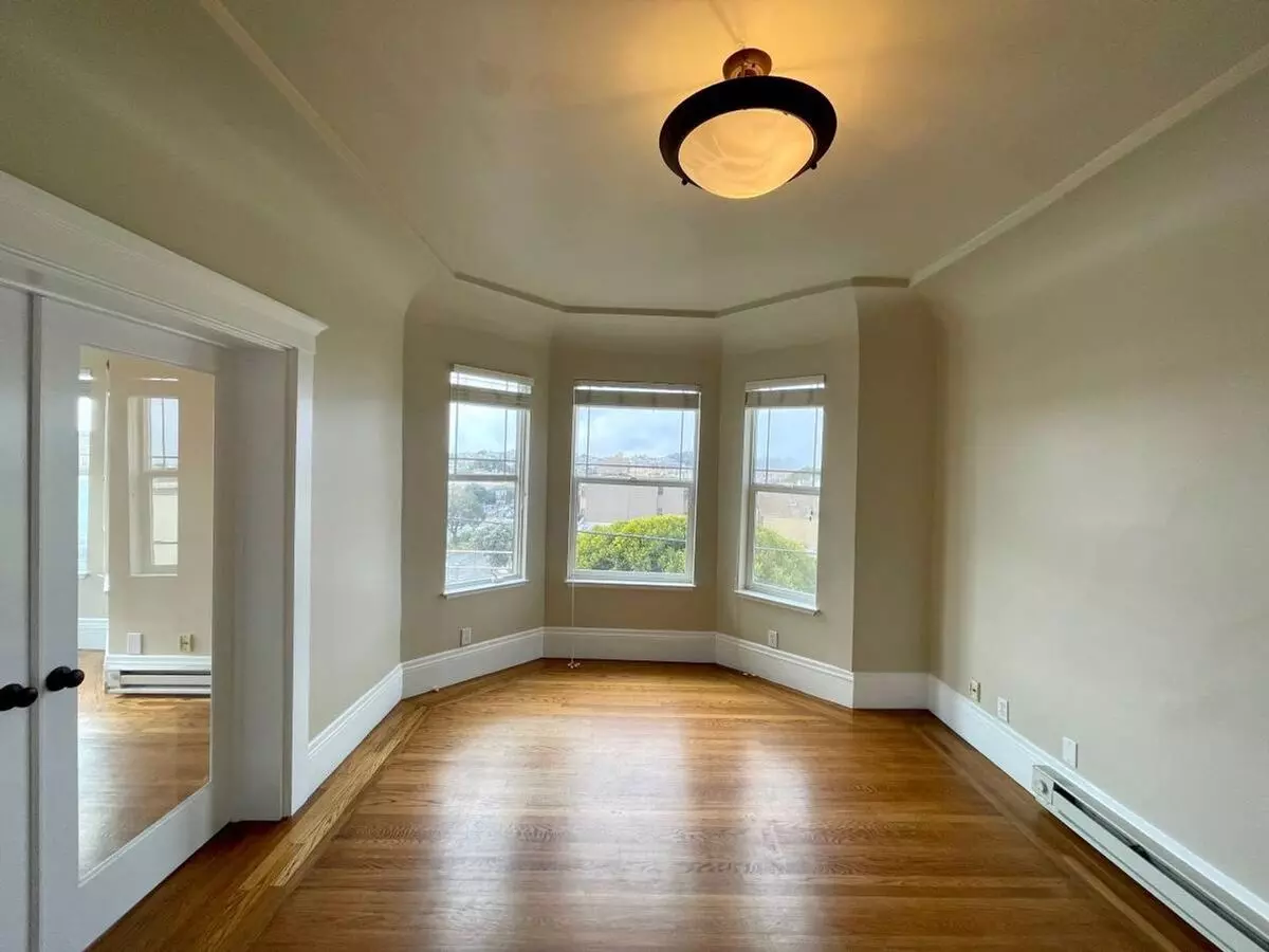2 Beds • 1 Bath 5 floor plan