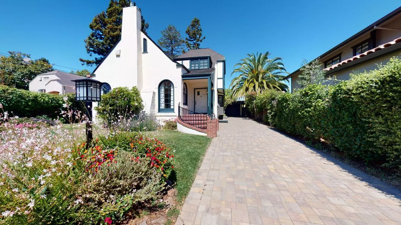 4 Beds • 4 Bath floor plan