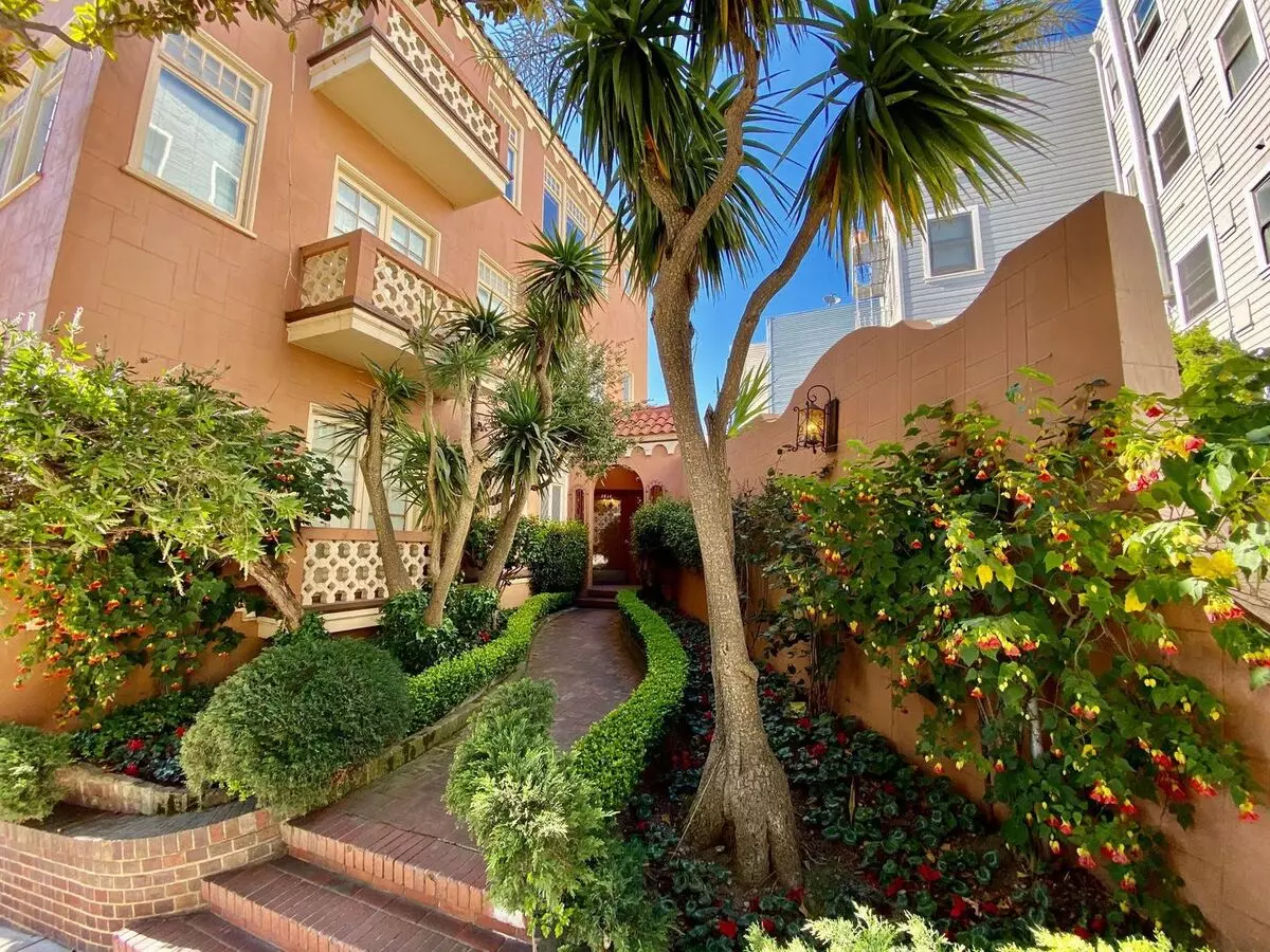 2 Beds • 1 Bath 301 floor plan