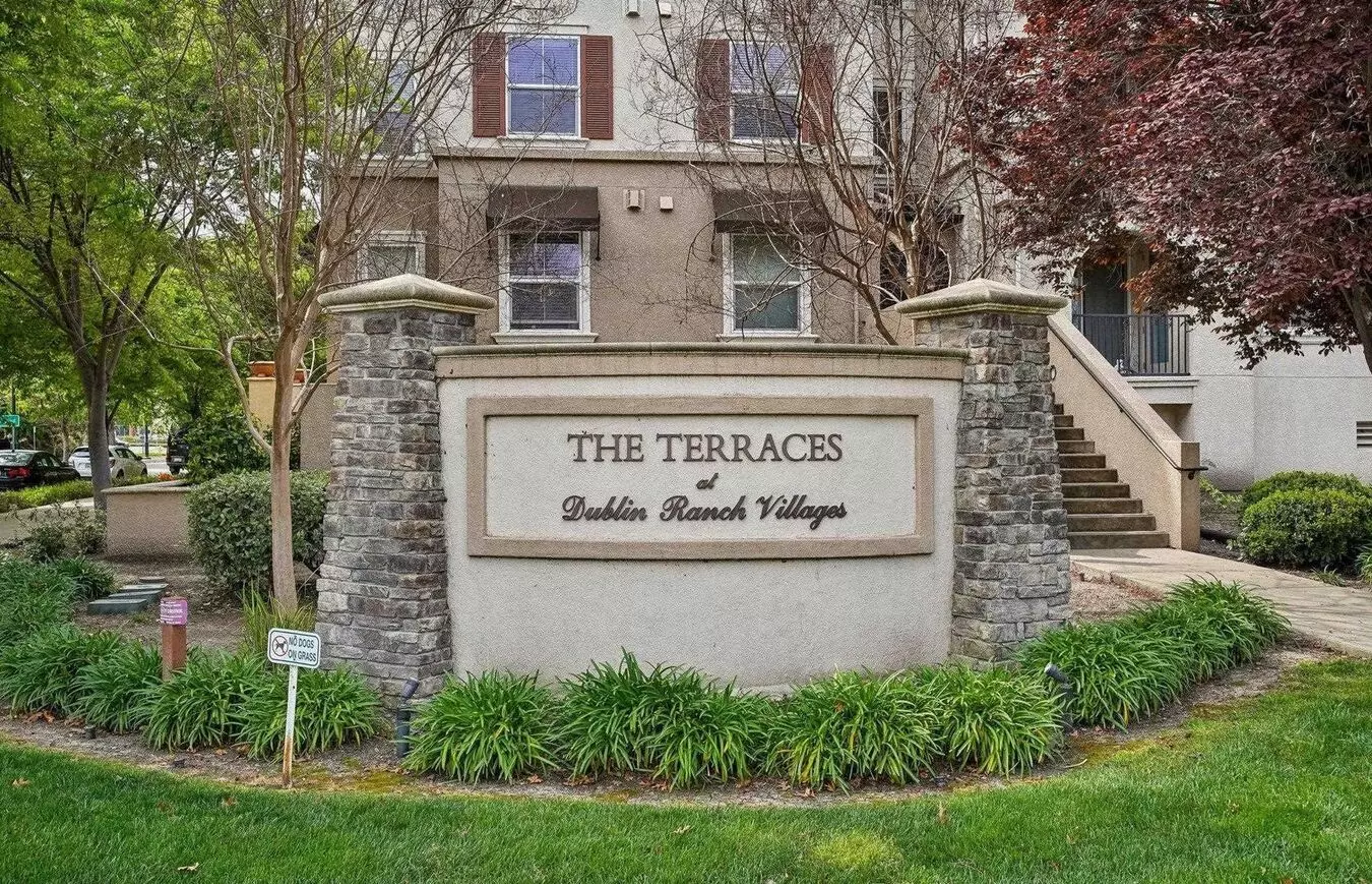 2 Beds • 2 Bath - floor plan