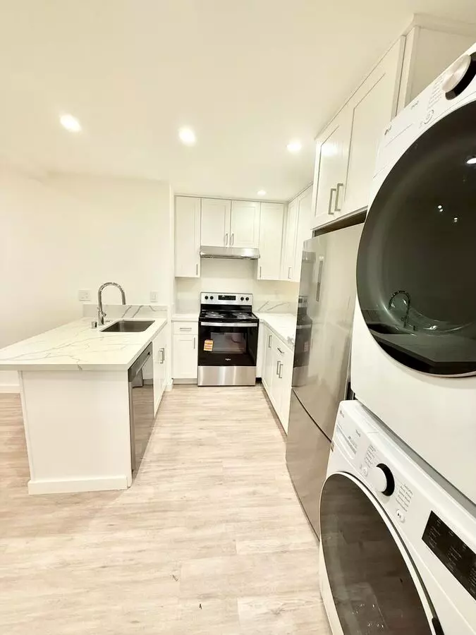 2 Beds • 2 Bath 8 floor plan