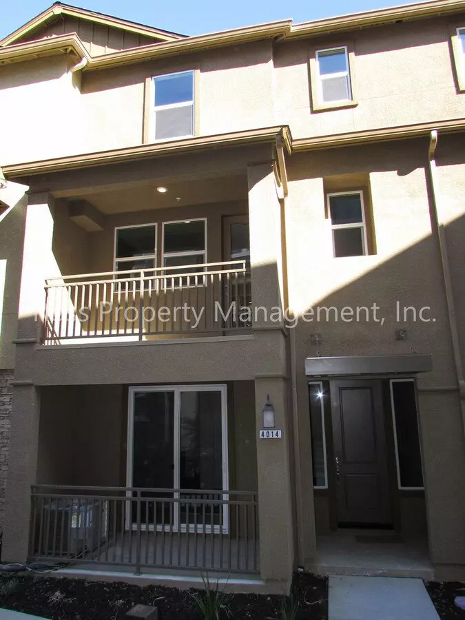 3 Beds • 3 Bath floor plan
