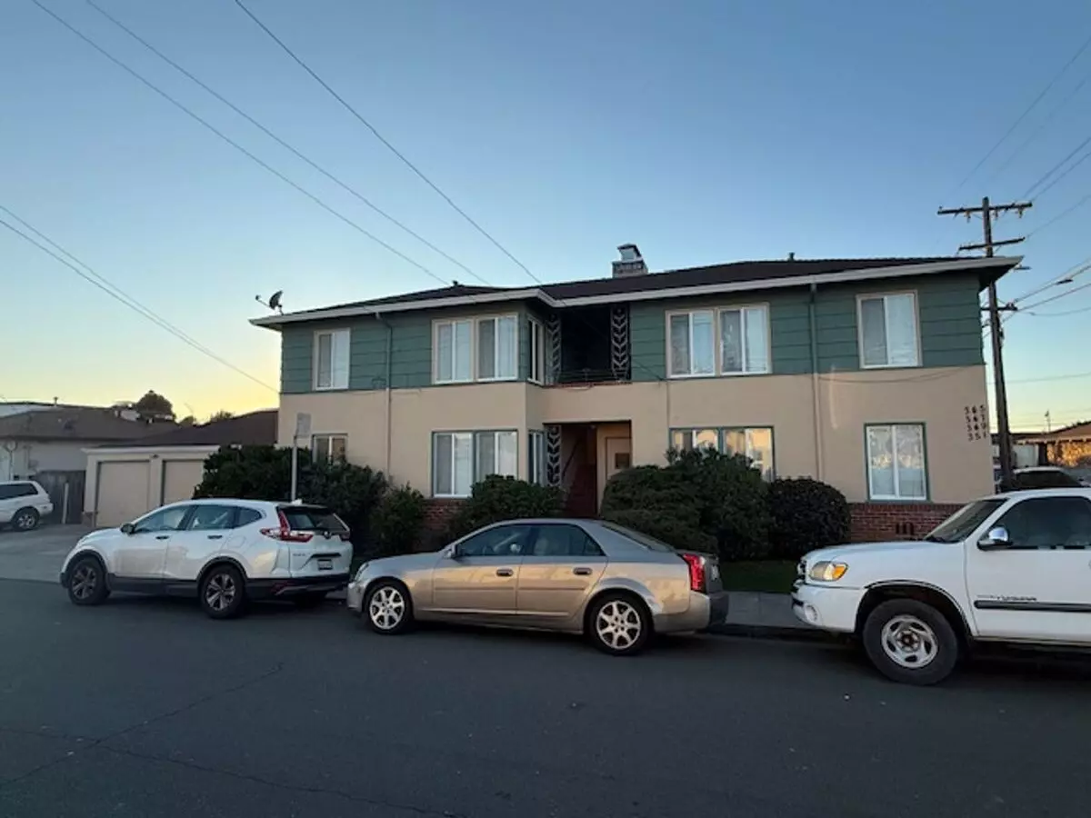 2 Beds • 1 Bath 345 floor plan