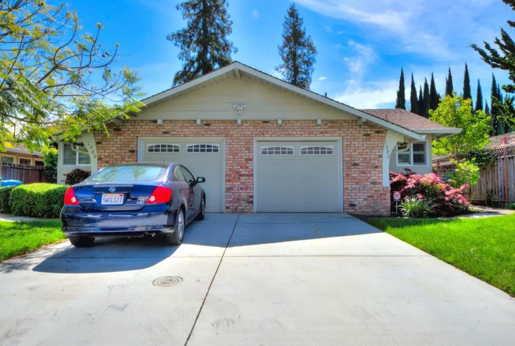 2 Beds • 1 Bath floor plan