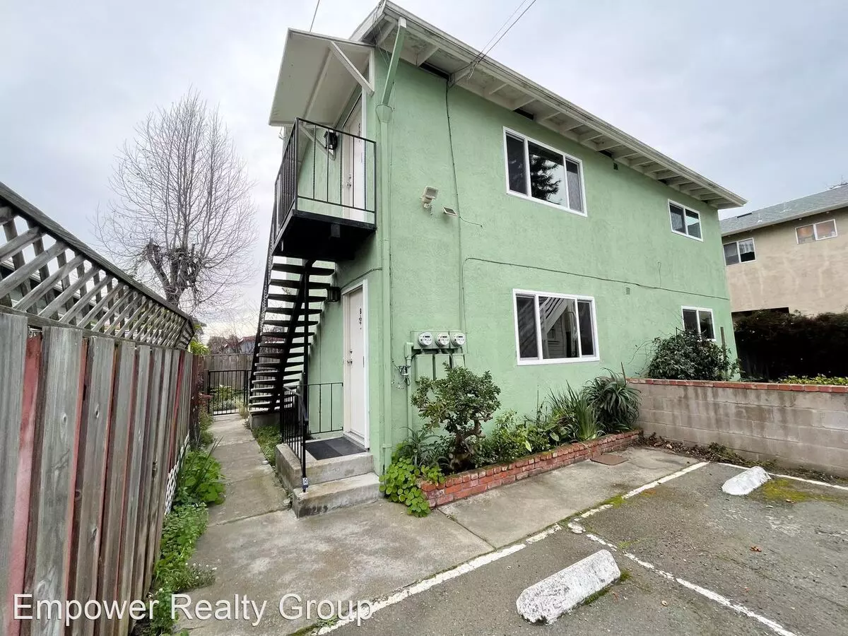 2 Beds • 1 Bath A floor plan