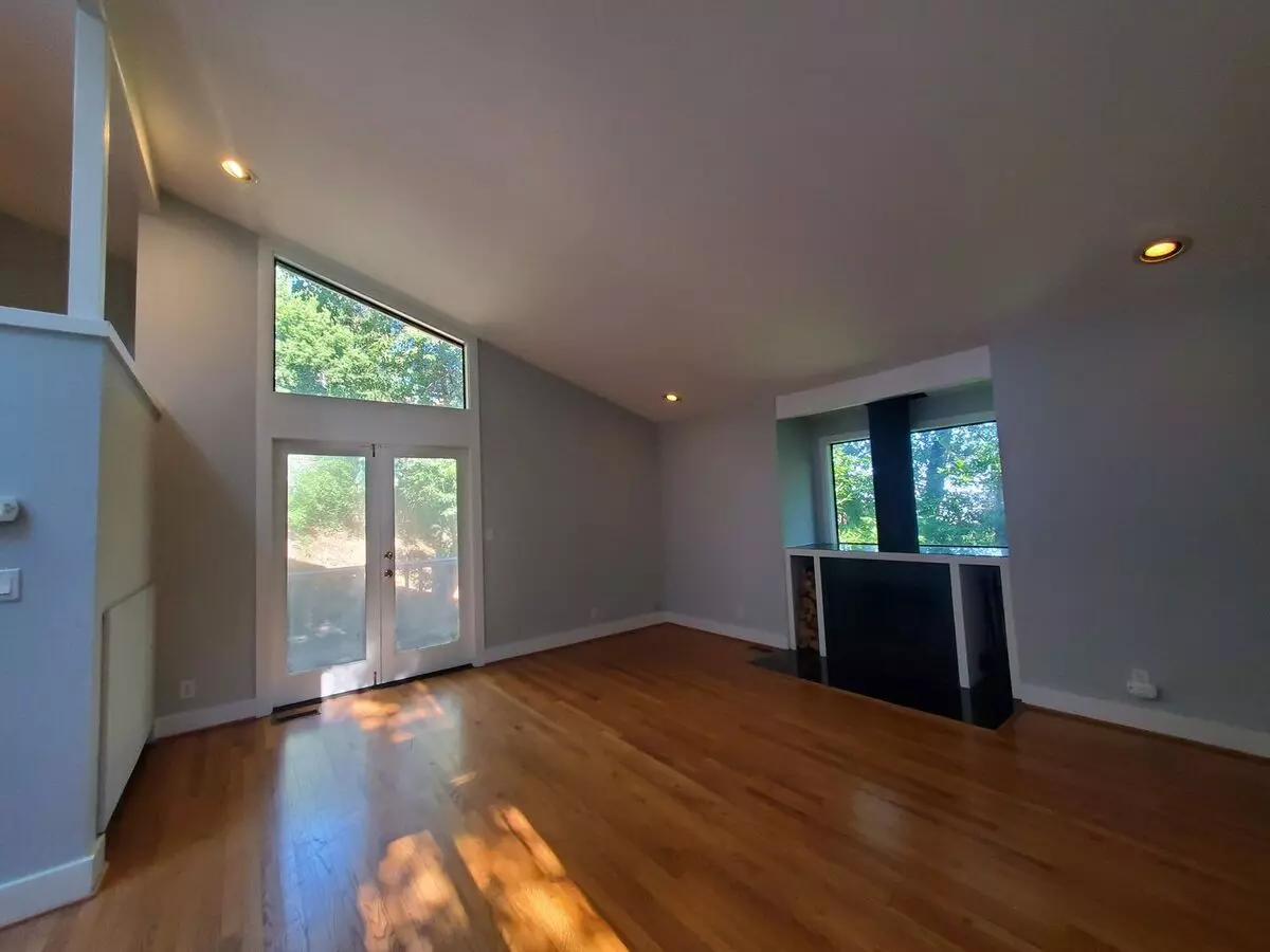 2 Beds • 2 Bath SFH floor plan