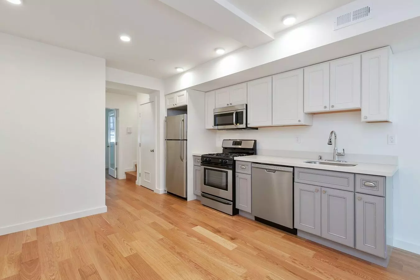 2 Beds • 1 Bath B floor plan
