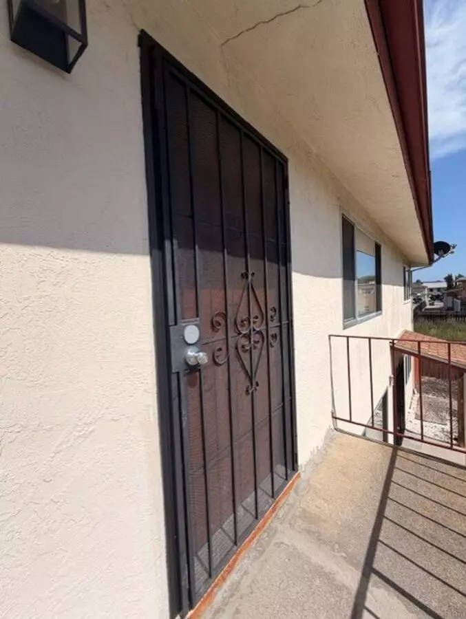 2 Beds • 1 Bath 6 floor plan