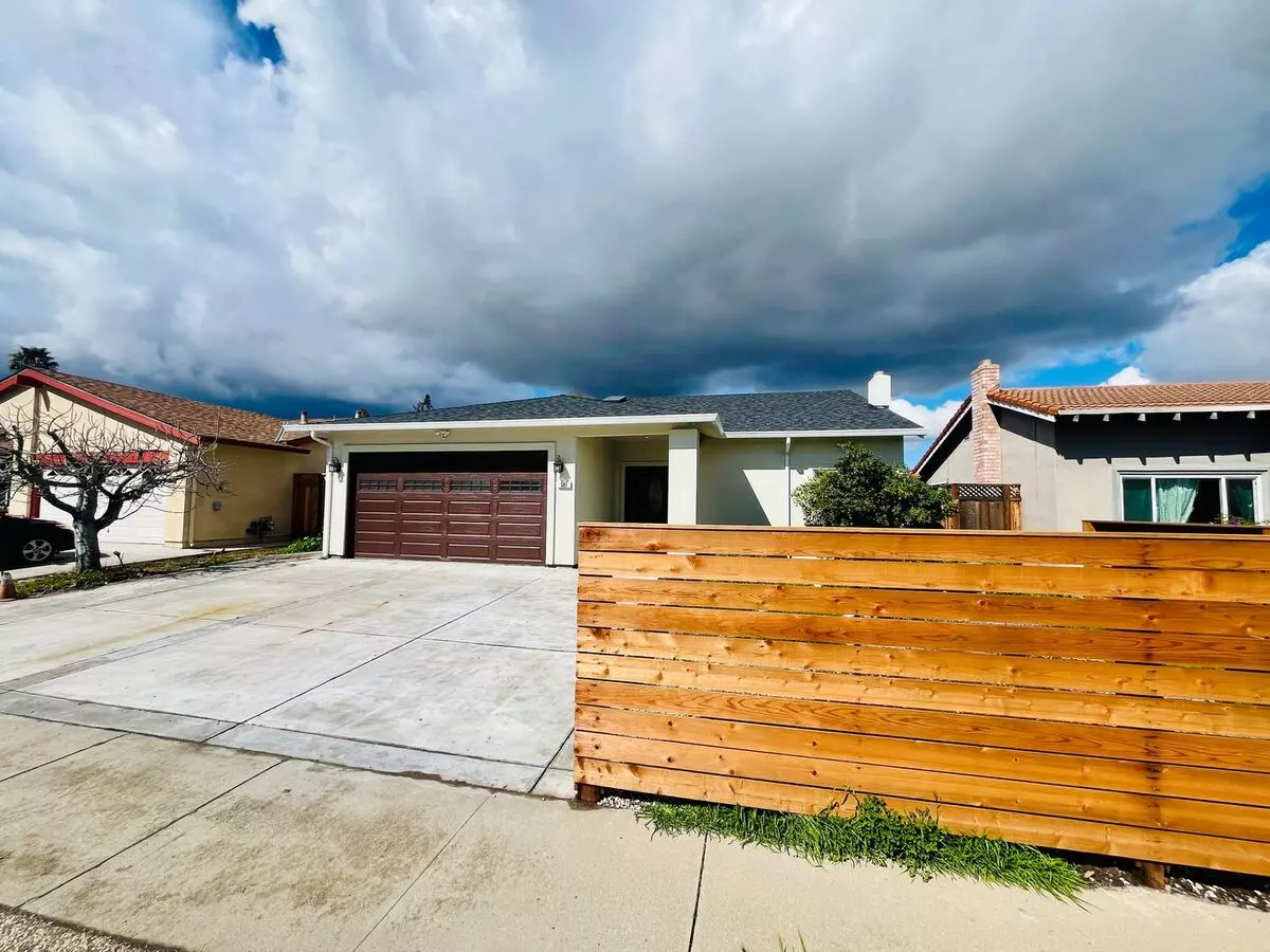 4 Beds • 3 Bath House floor plan