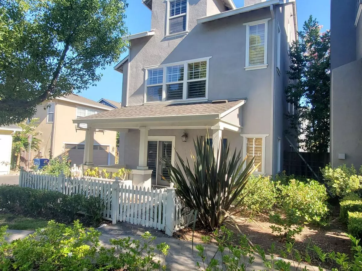2 Beds • 3 Bath floor plan