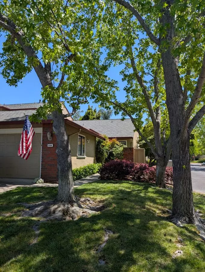 2 Beds • 2 Bath - floor plan