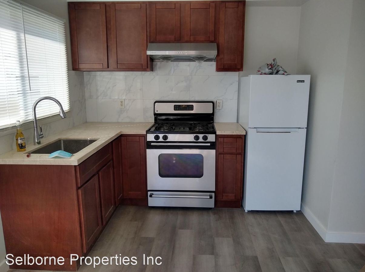 2 Beds • 1 Bath 5 floor plan