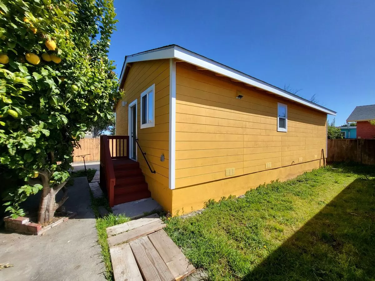 2 Beds • 1 Bath - floor plan