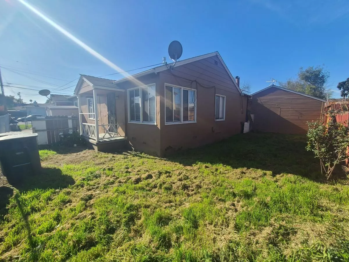 2 Beds • 1 Bath floor plan