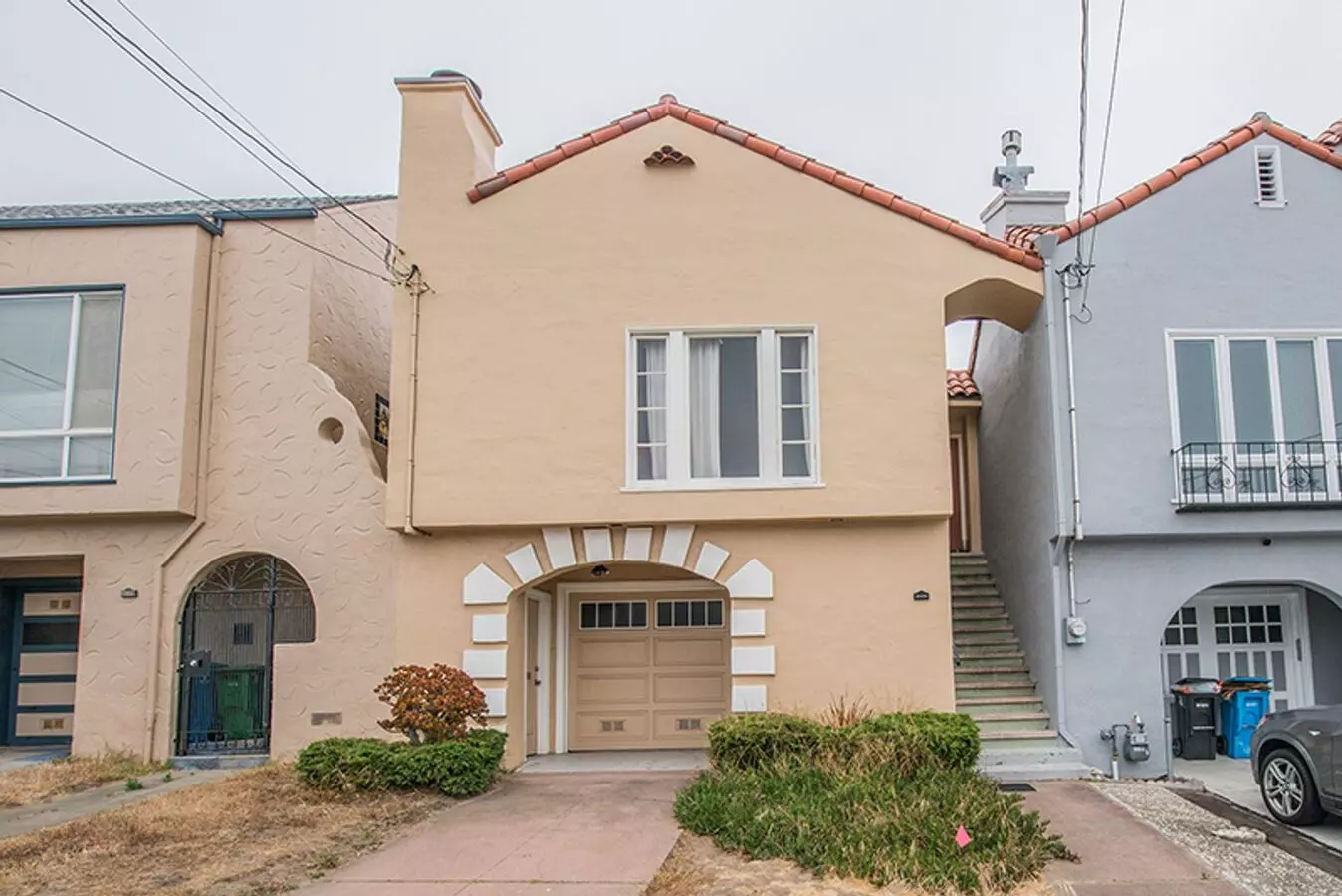 3 Beds • 1 Bath Lower floor plan