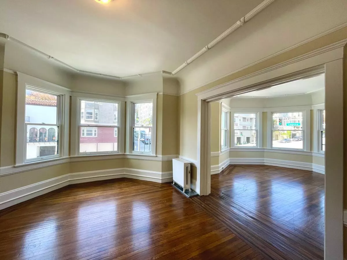 2 Beds • 1 Bath 05 floor plan