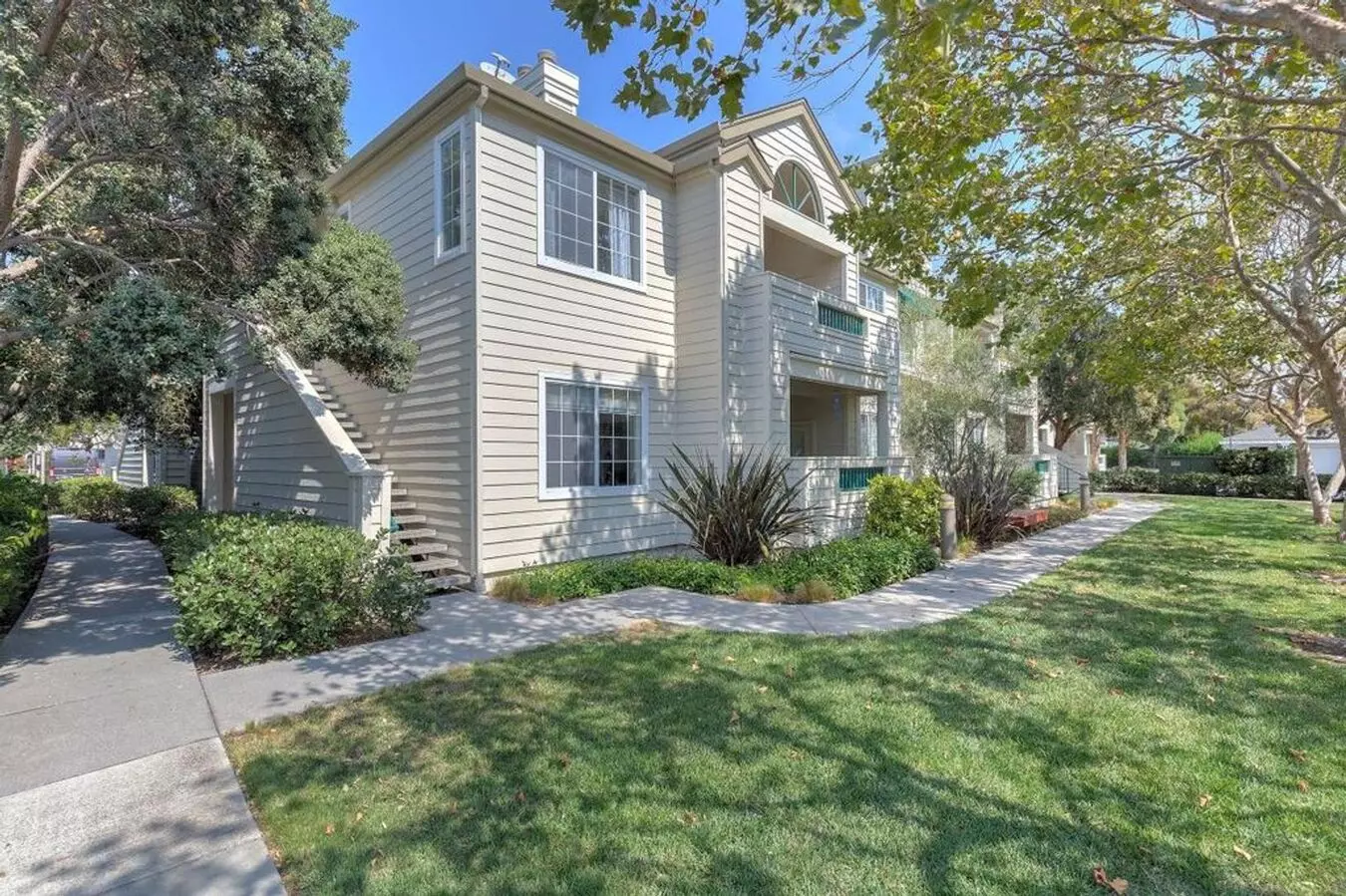 2 Beds • 2 Bath - floor plan