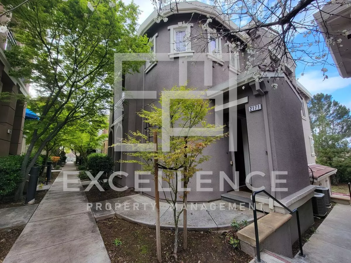 2 Beds • 2 Bath - floor plan