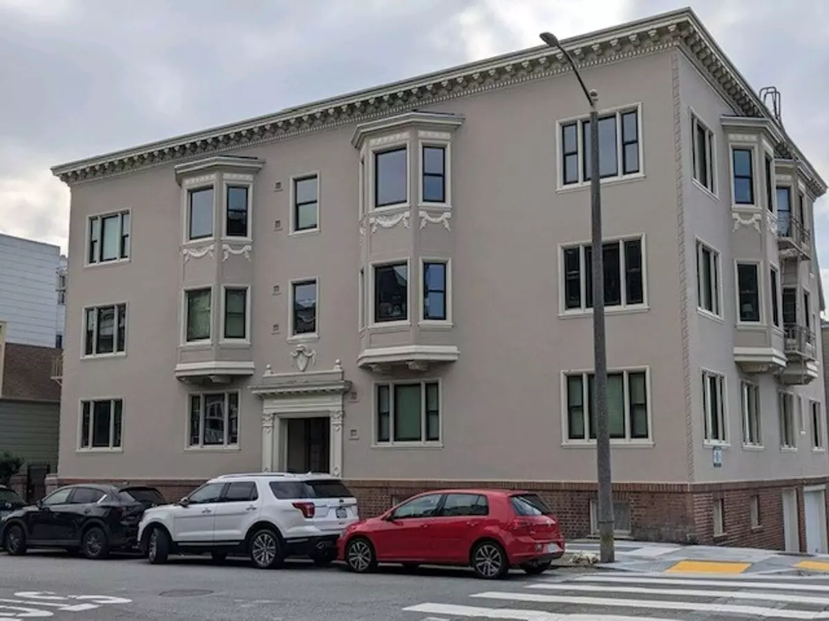 2 Beds • 1 Bath 04 floor plan