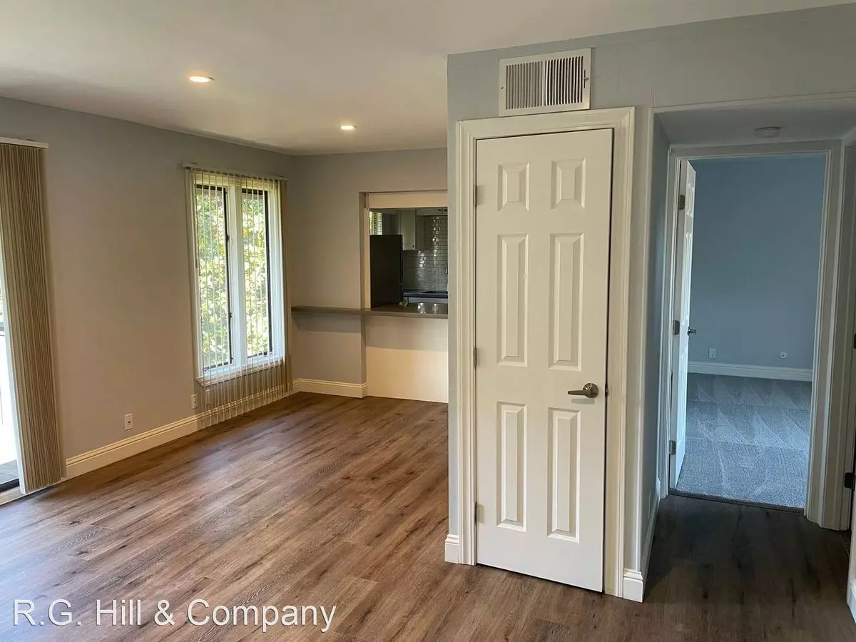 2 Beds • 1 Bath 5 floor plan