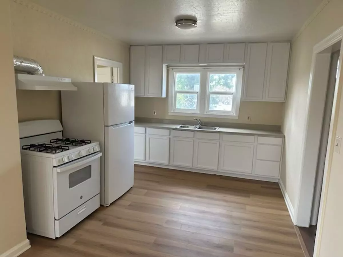 3 Beds • 1 Bath 06 floor plan