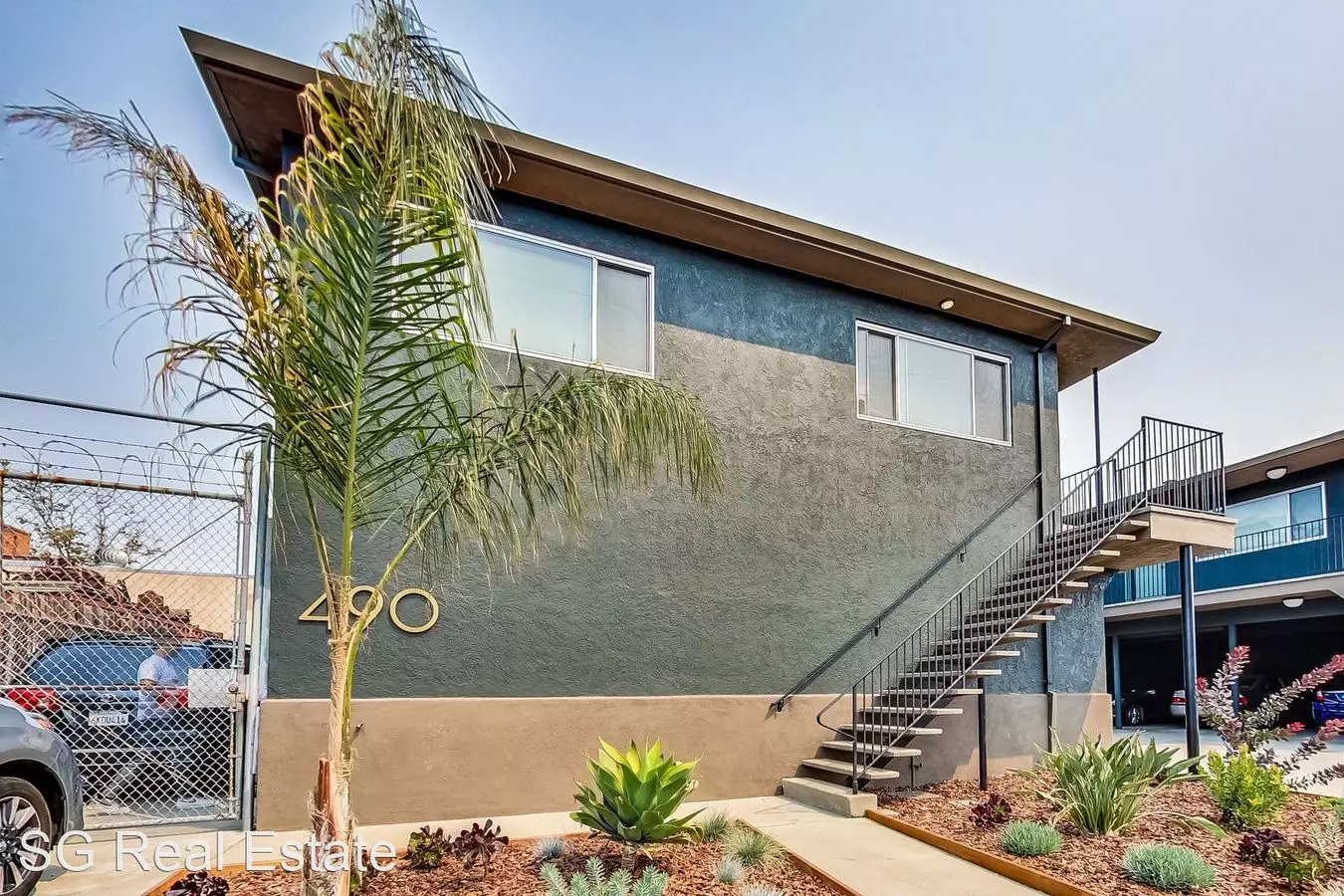 2 Beds • 1 Bath 09 floor plan