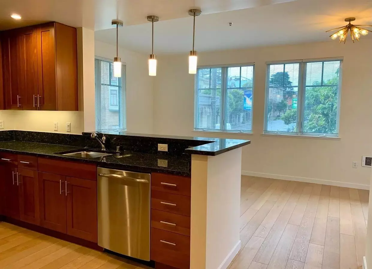 2 bd · 2 ba · 993 sqft floor plan