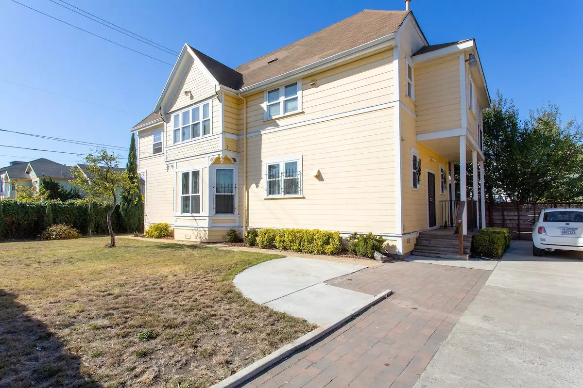 2 Beds • 1 Bath floor plan