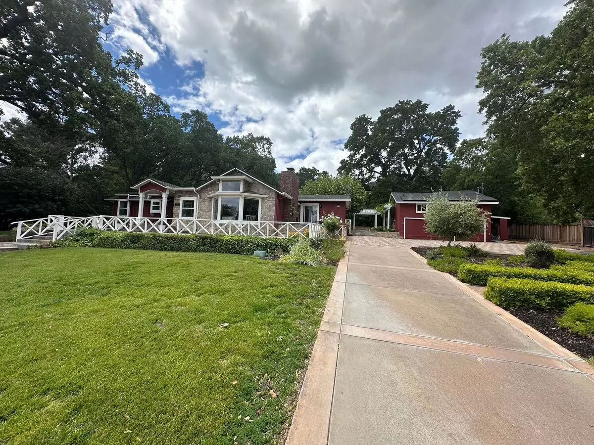 4 Beds • 4 Bath - floor plan