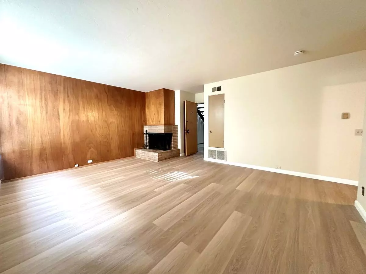 2 Beds • 1 Bath 02 floor plan