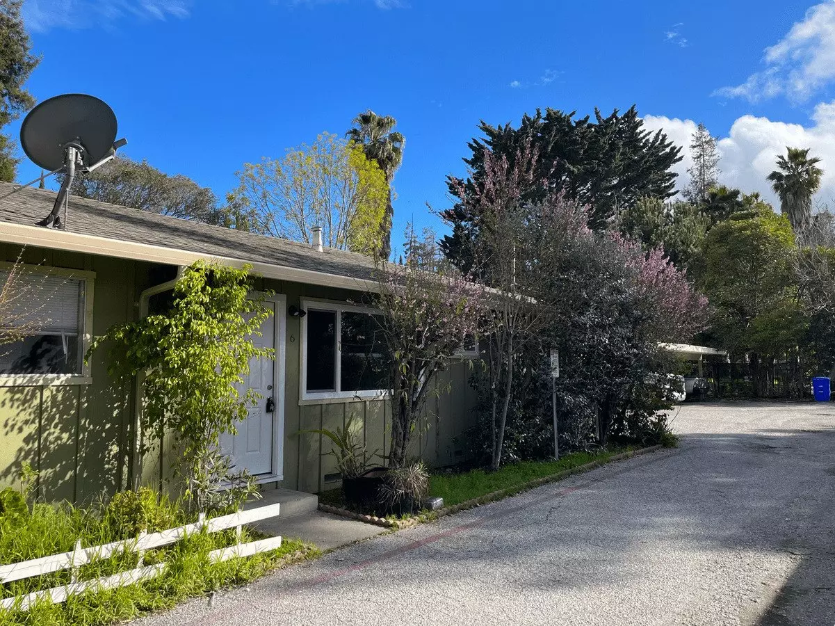 2 Beds • 1 Bath 6 floor plan