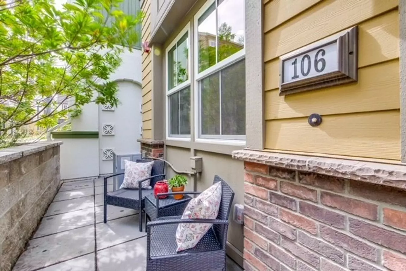 2 Beds • 2 Bath floor plan