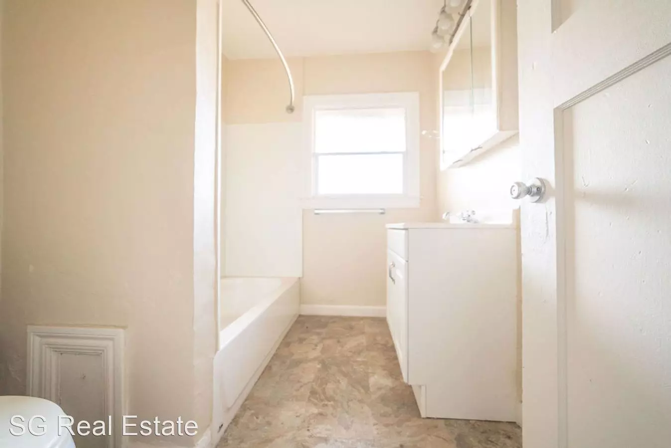 2 Beds • 1 Bath A floor plan